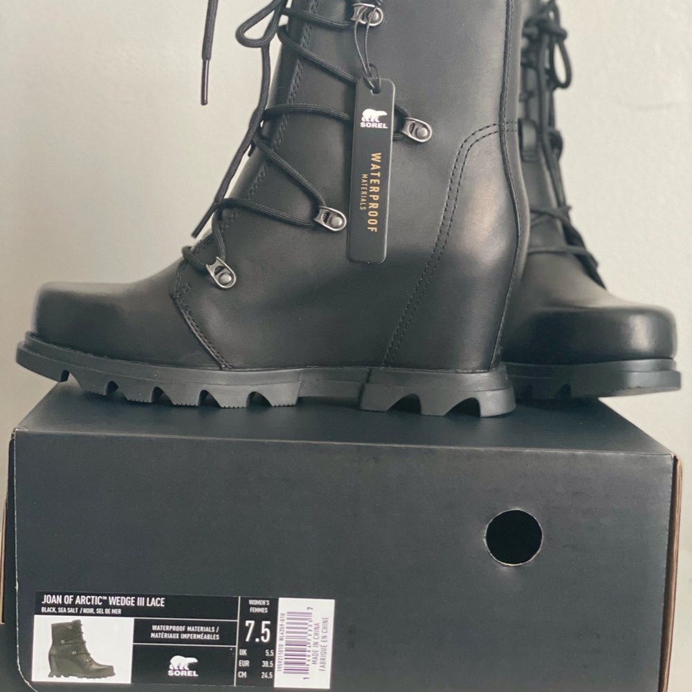WOMEN'S JOAN OF ARCTIC™ WEDGE III LACE BOOTIE NWT 7.5